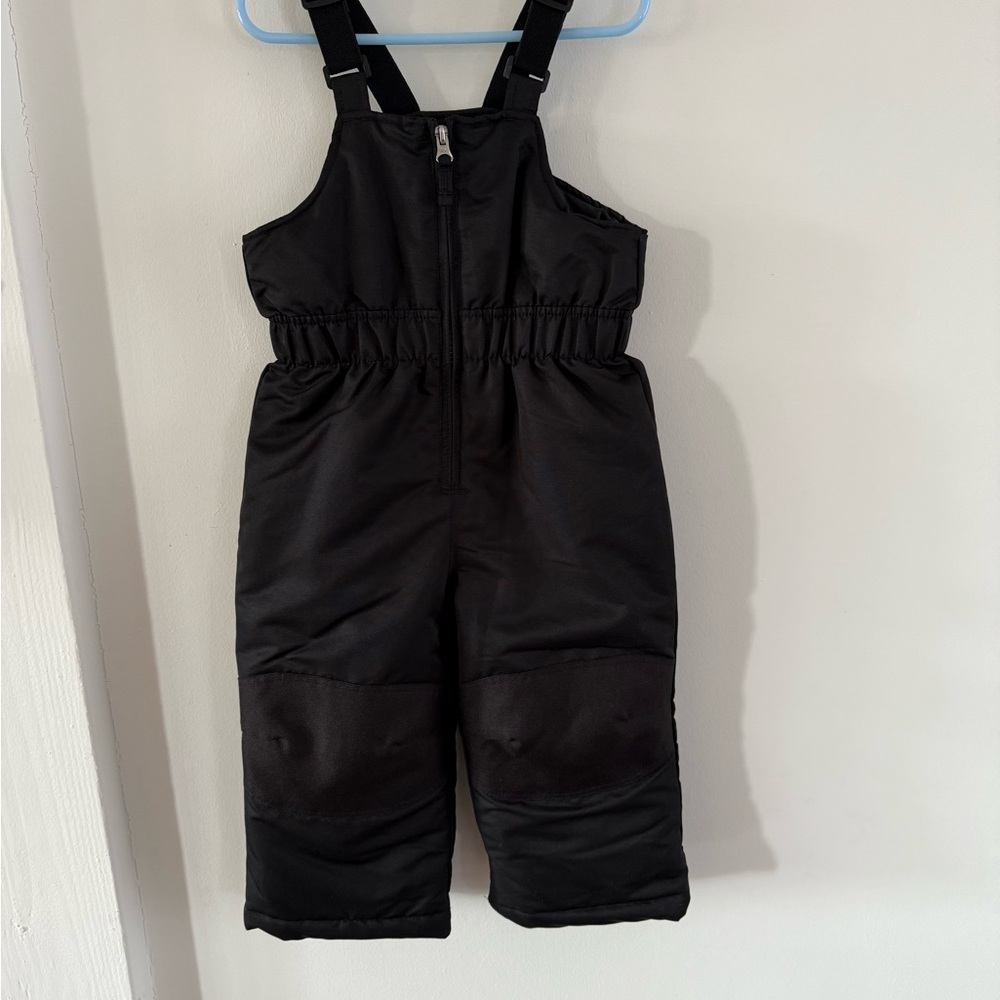 Toddler black snowsuit. Size 2t. Great condition.